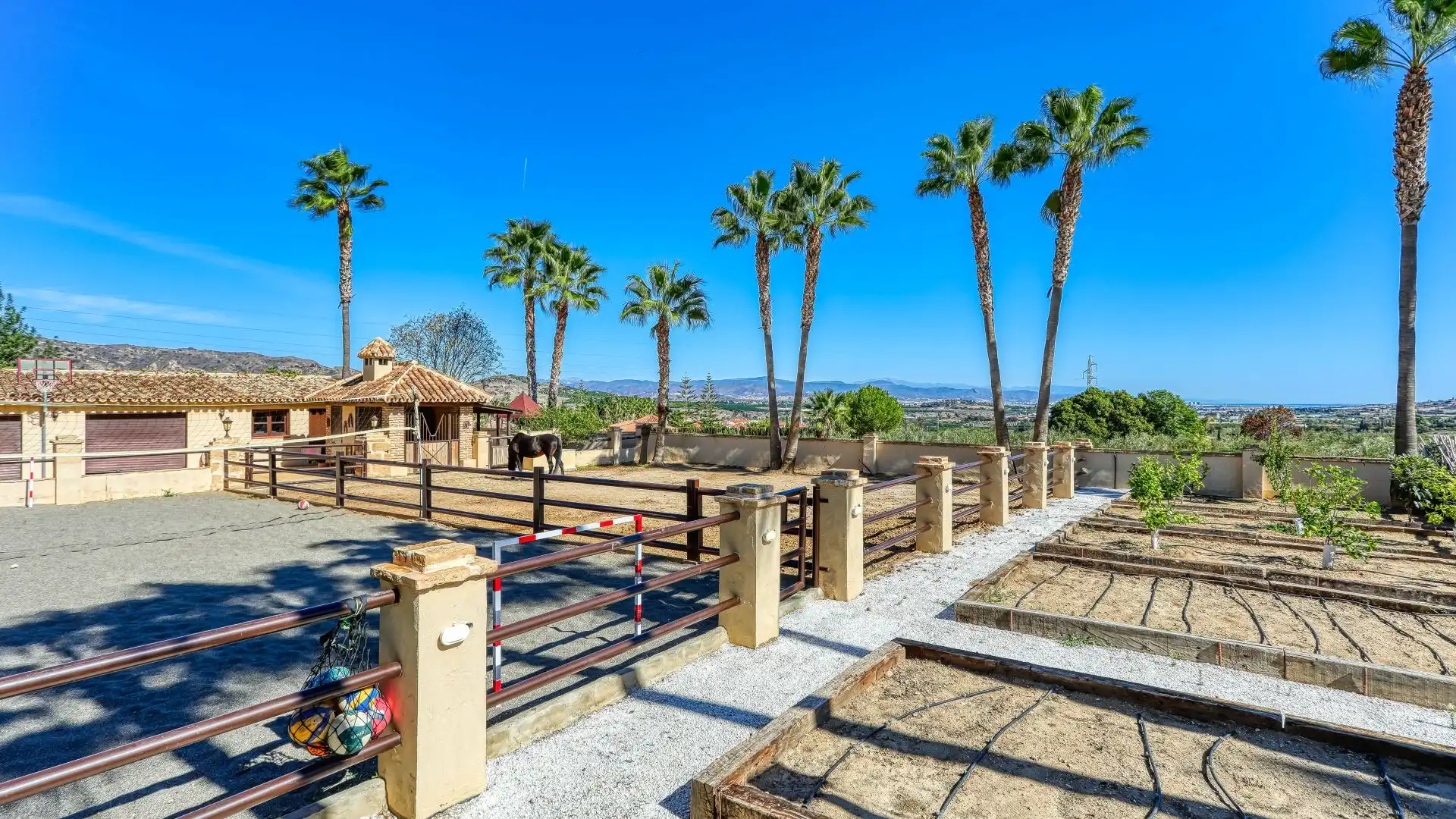 Außenansicht von Country house zum Verkauf in Alhaurín de la Torre mit Klimaanlage, Heizung und Schwimmbad