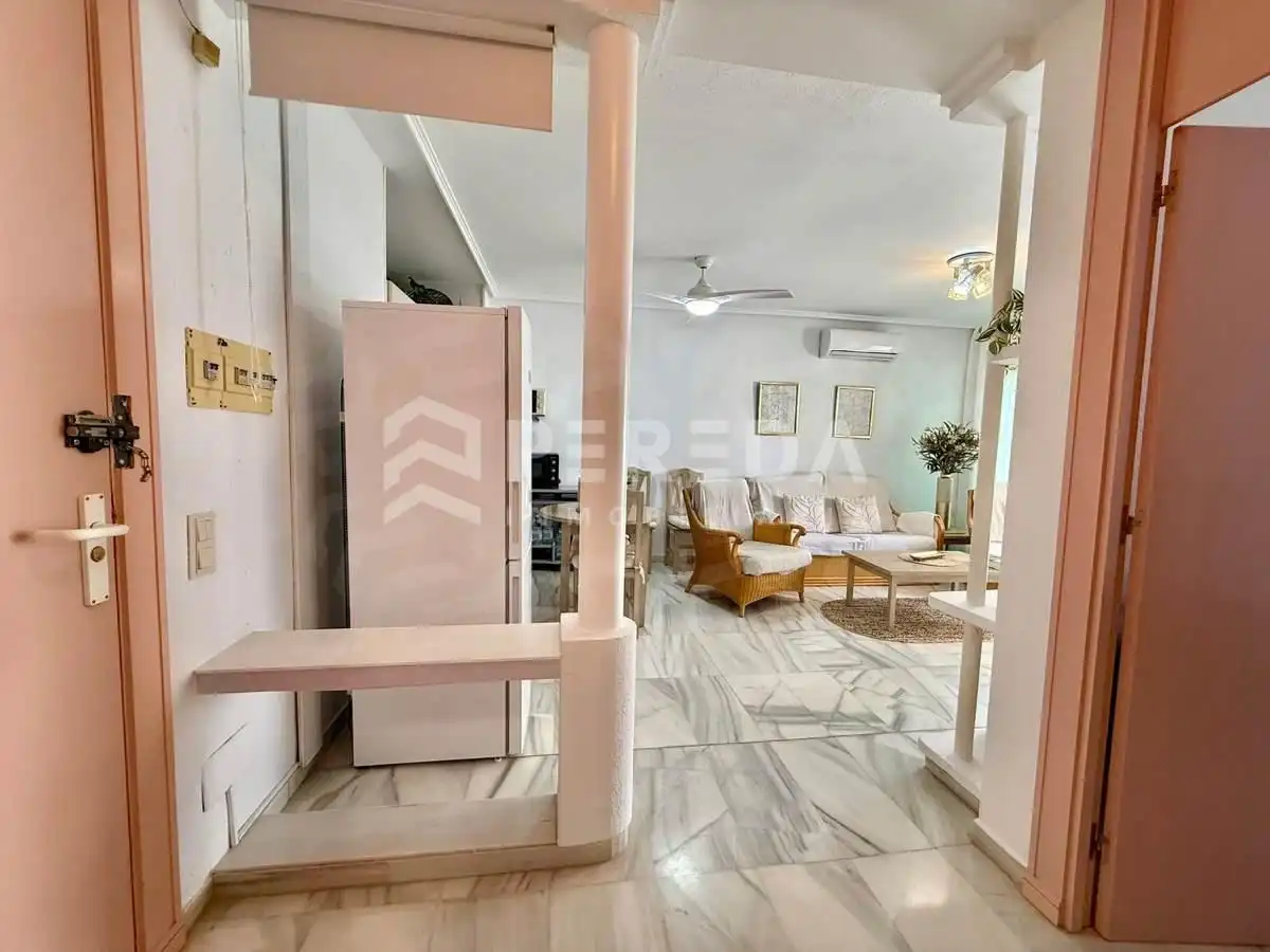 Sala de estar de Apartamento en venta en Roquetas de Mar con Aire acondicionado, Terraza y Amueblado