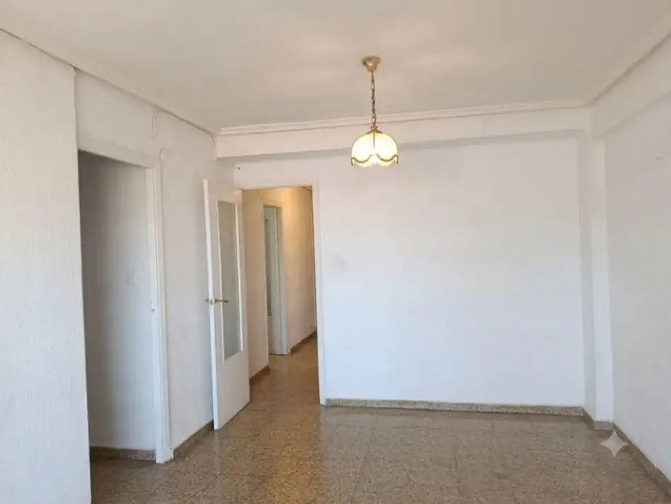 Piso en venta en Valencia con Balcón y Alarma