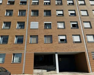 Vista exterior de Pis en venda en Ponferrada amb Calefacció, Terrassa i Traster