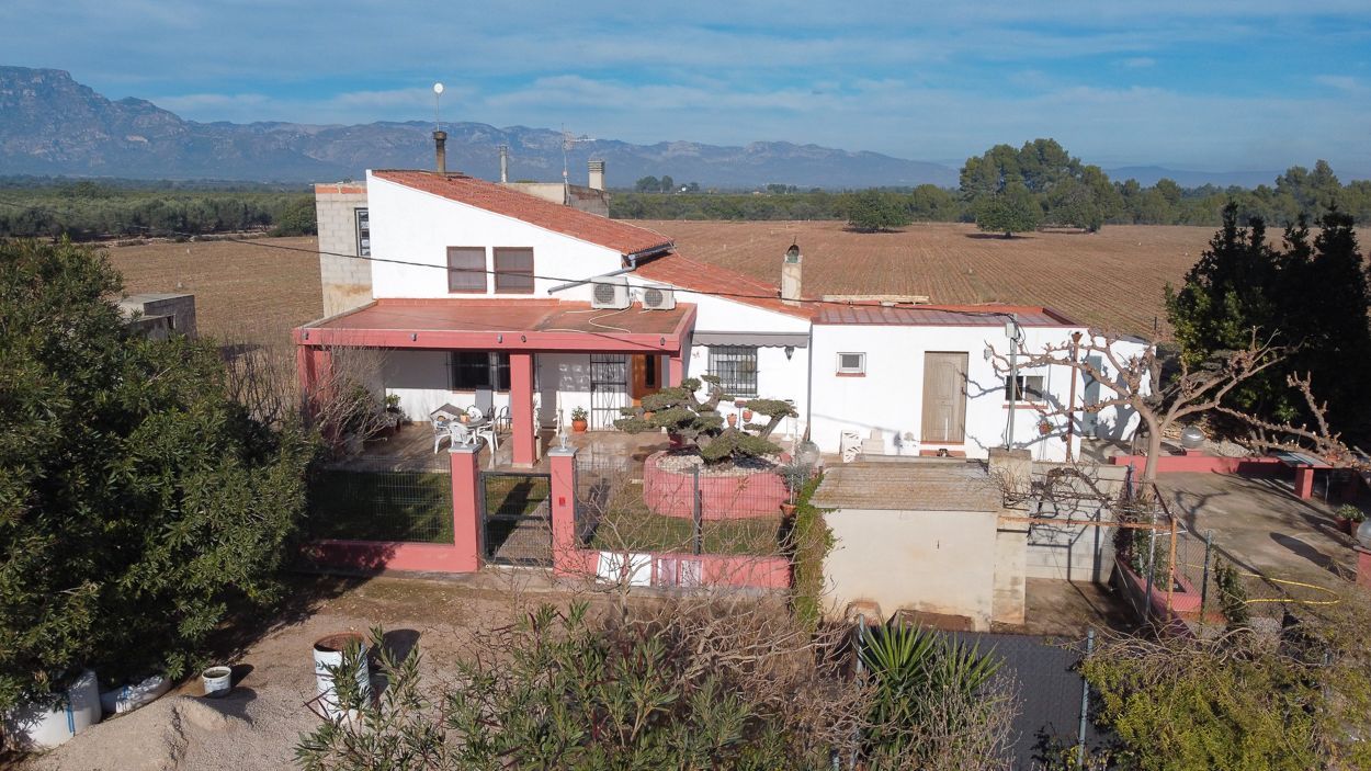 Vista exterior de Casa o xalet en venda en Tortosa amb Aire condicionat, Calefacció i Jardí privat