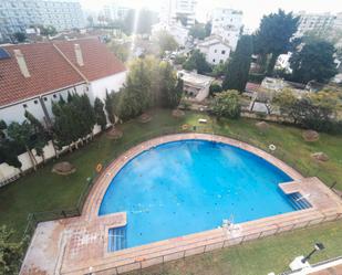 Piscina de Pis de lloguer en Benalmádena amb Terrassa, Moblat i Forn