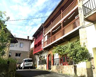 Vista exterior de Casa adosada en venda en Karrantza Harana / Valle de Carranza amb Terrassa i Balcó