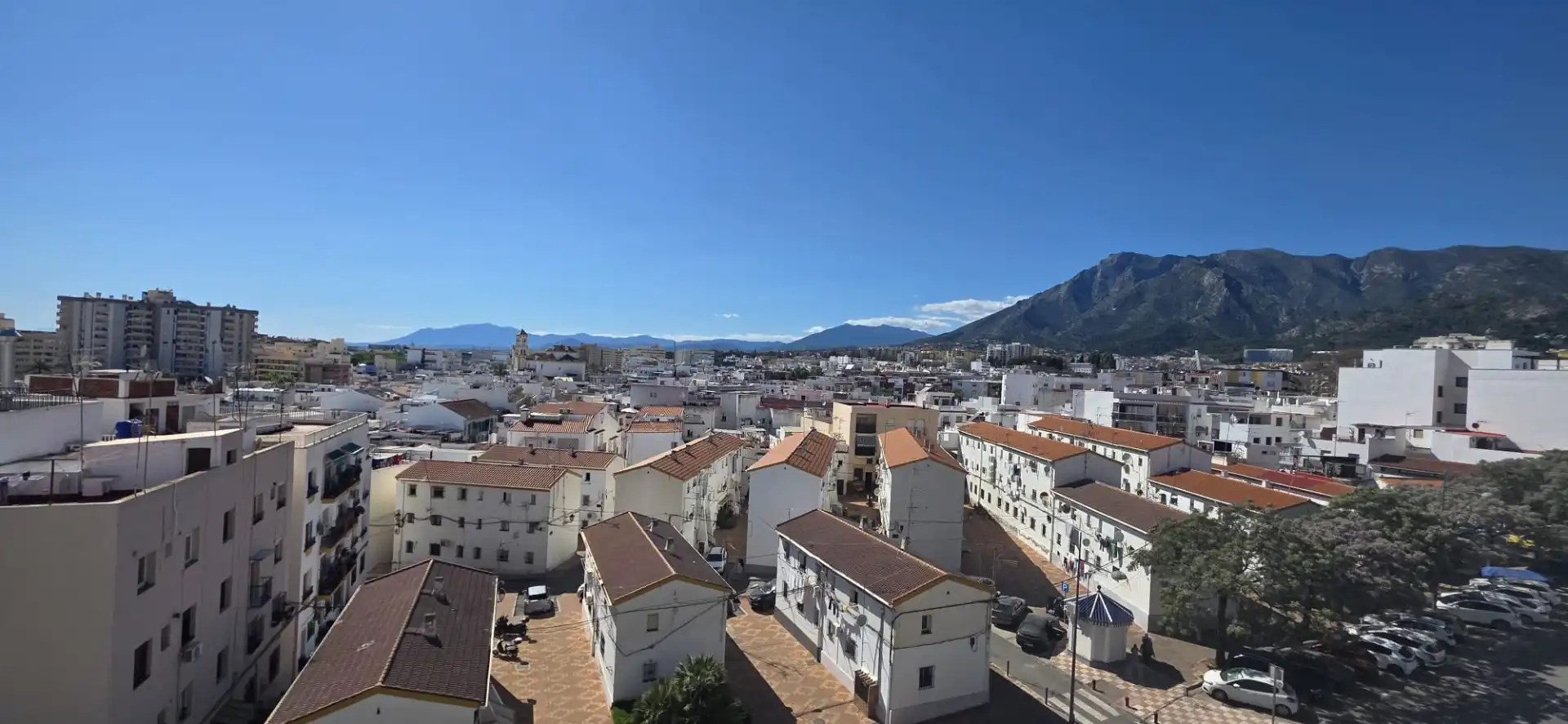 Vista exterior de Piso en venta en Marbella con Terraza, Horno y Lavadora