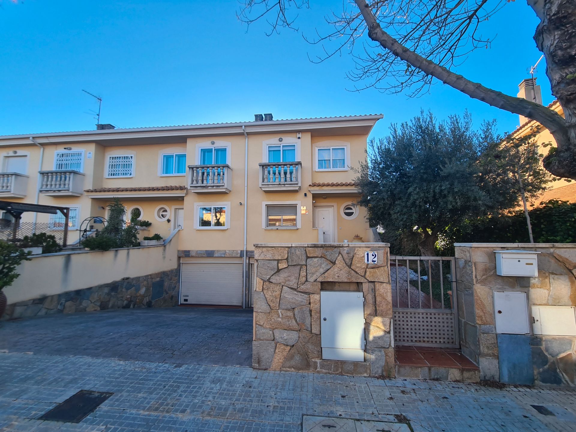 Vista exterior de Casa adosada de lloguer en Cambrils amb Aire condicionat, Calefacció i Jardí privat