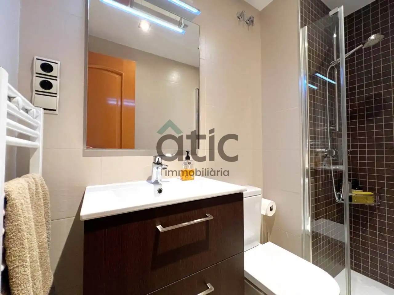 Bathroom of Flat for sale in Plaça Catalunya