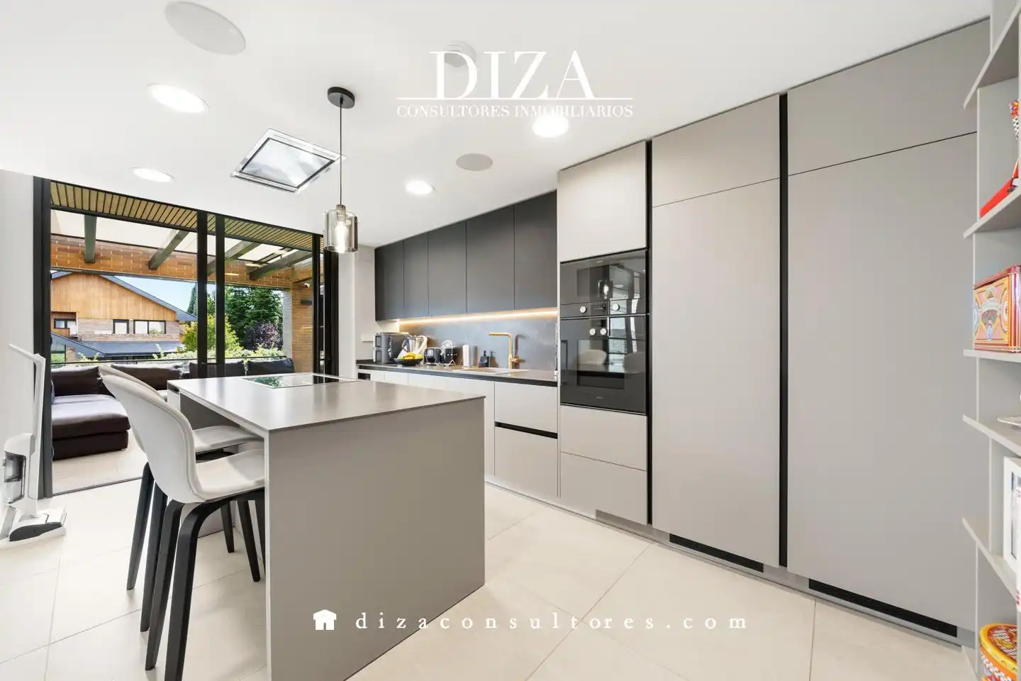 Kitchen of Houses for sale in Las Rozas de Madrid  with Air Conditioner, Heating and Private garden