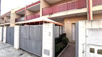 Vista exterior de Casa adosada de lloguer en Sagunto / Sagunt amb Aire condicionat, Terrassa i Balcó