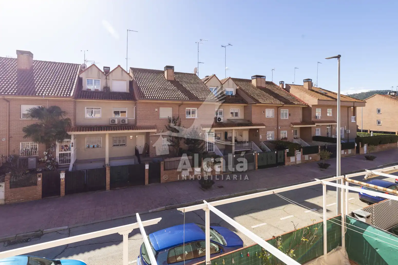 Außenansicht von Einfamilien-Reihenhaus zum Verkauf in Alcalá de Henares mit Heizung, Parkett und Schwimmbad