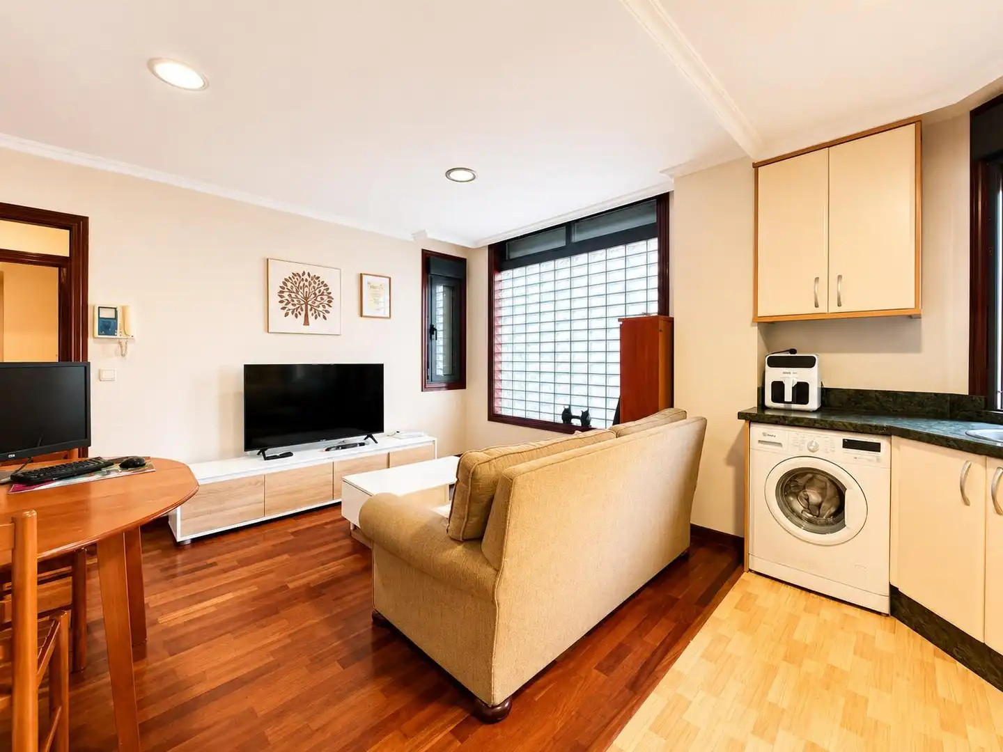 Living room of Flat for sale in Vigo   with Heating, Storage room and Furnished