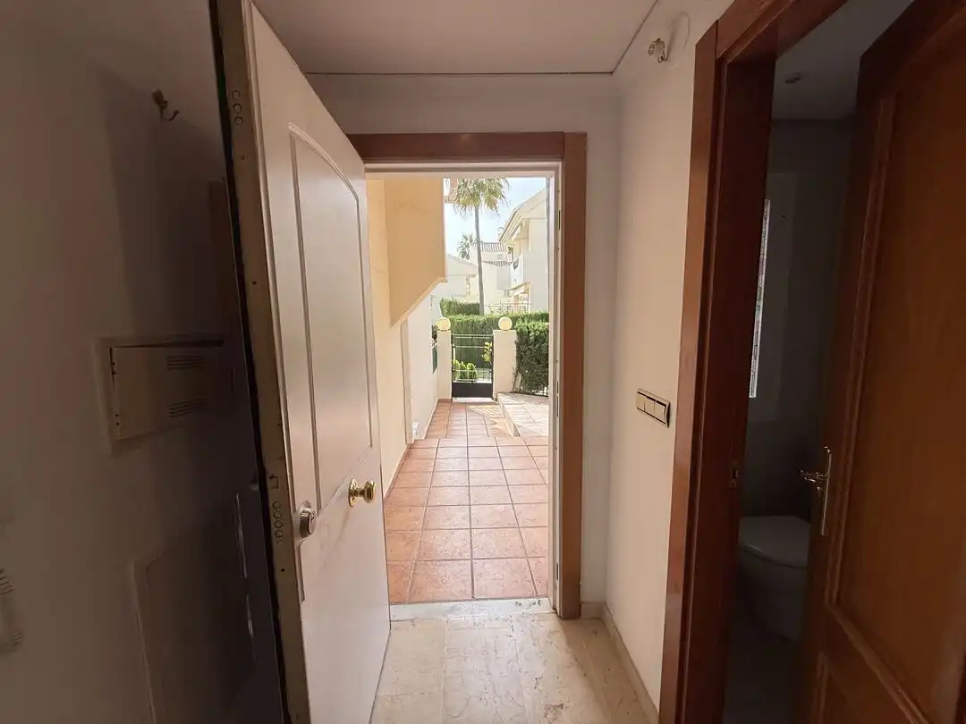 Casa adosada en venta en Marbella con Jardín privado, Terraza y Trastero