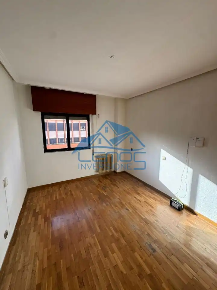 Bedroom of Flat for sale in Astorga
