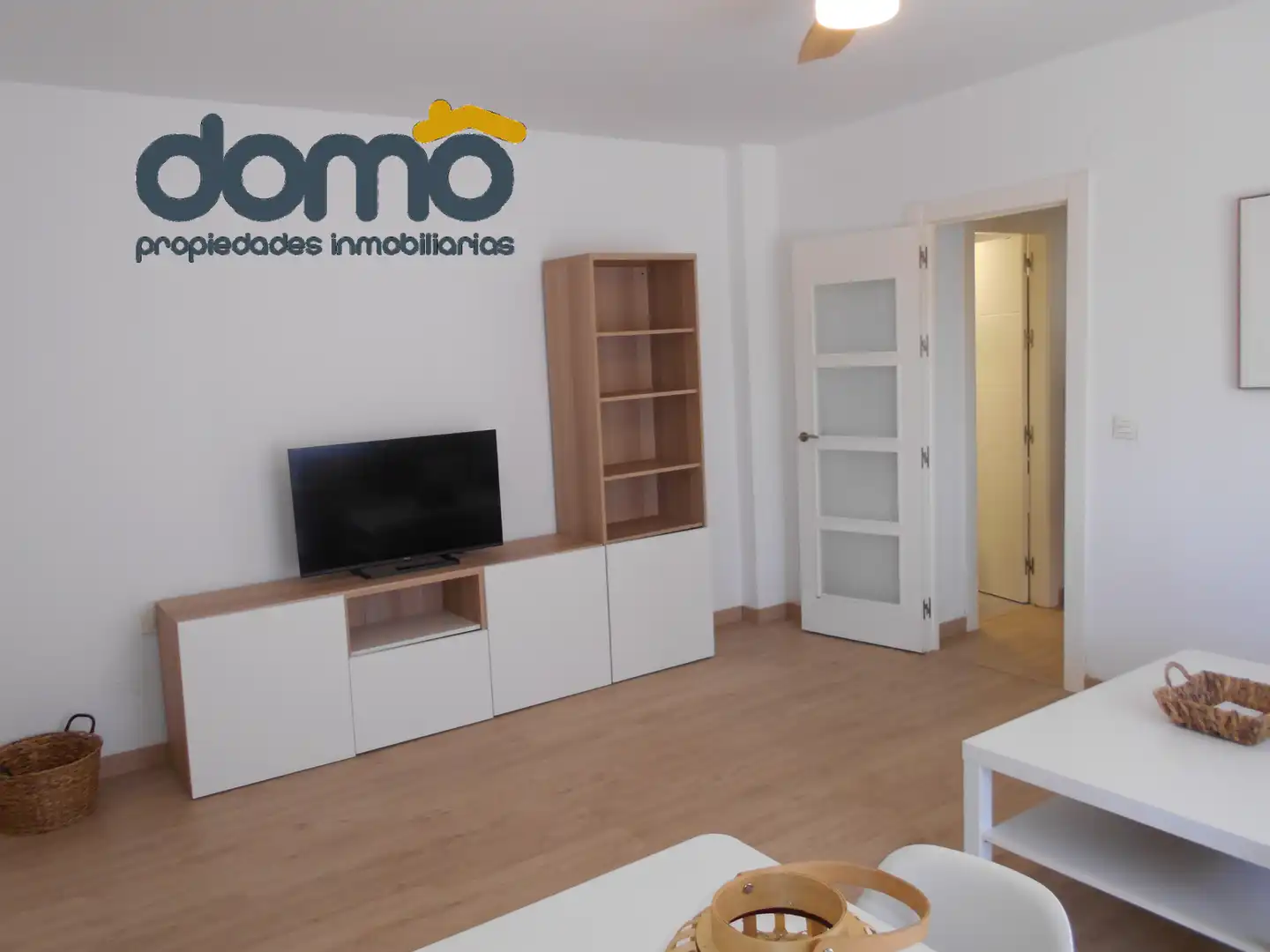 Living room of Flat for rent in Granada  with Air Conditioner, Parquet flooring and Furnished
