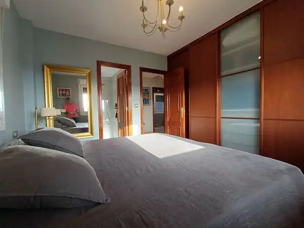 Dormitori de Casa o xalet en venda en Vigo  amb Calefacció, Jardí privat i Parquet