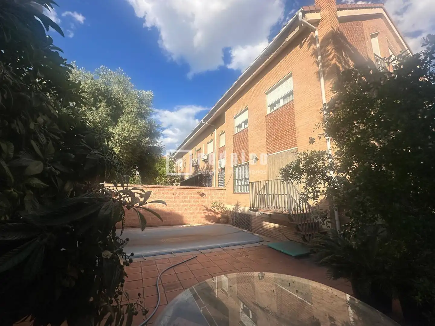 Vista exterior de Casa o xalet en venda en Azuqueca de Henares amb Aire condicionat, Calefacció i Jardí privat