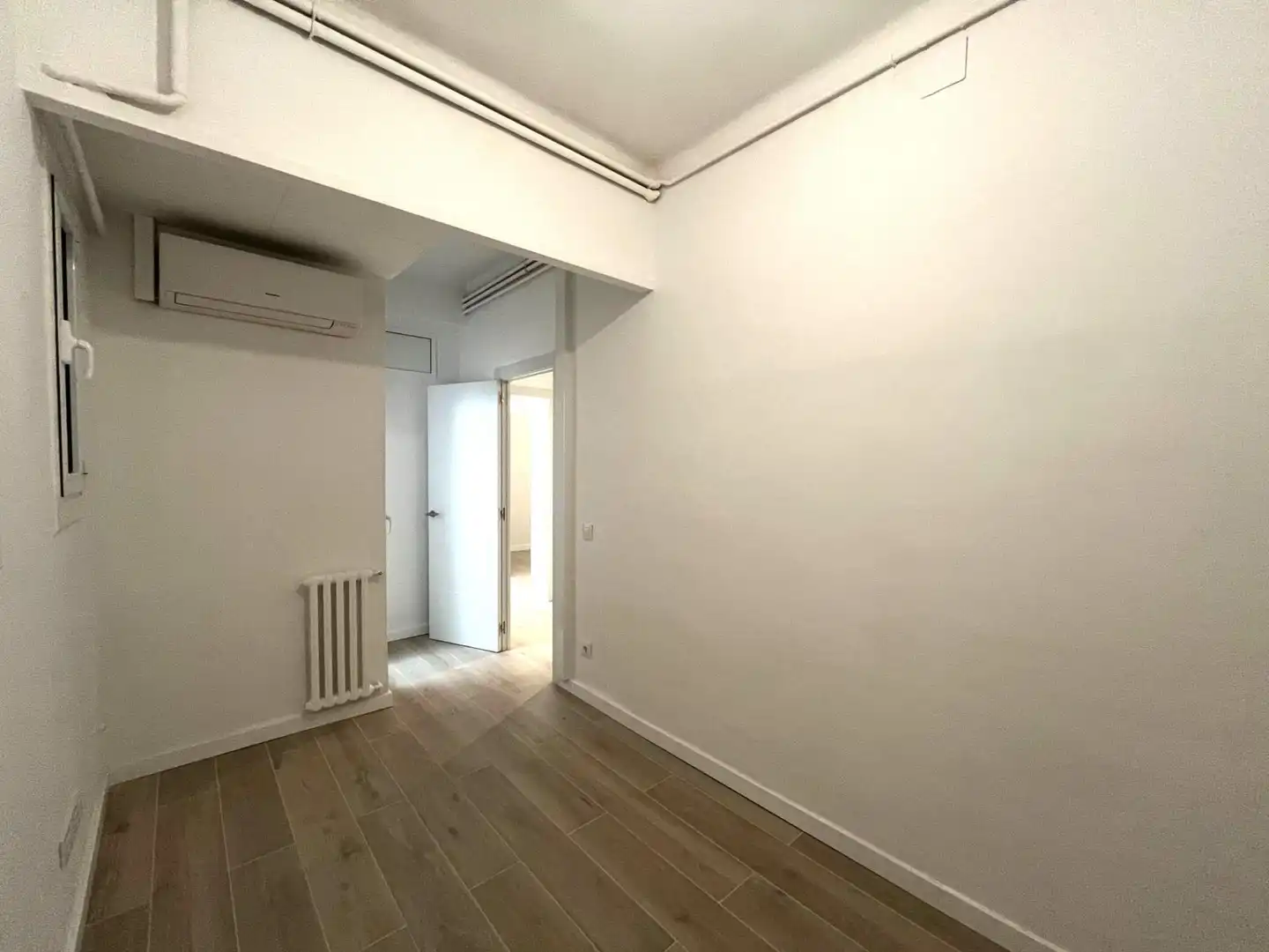 Habitación de Oficina de alquiler en Barcelona con Aire acondicionado y Calefacción