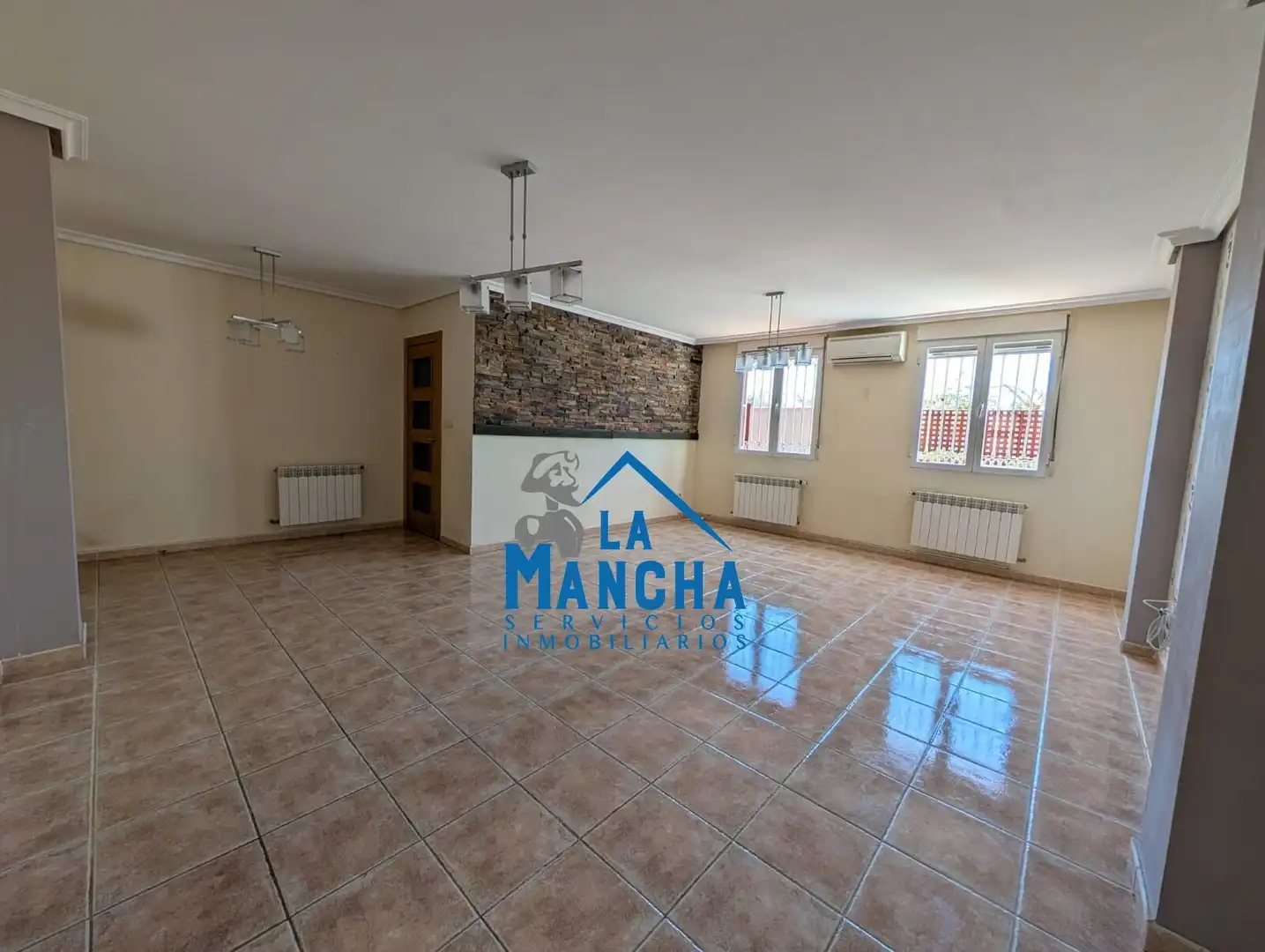 Sala de estar de Casa adosada en venta en La Gineta con Calefacción, Trastero y Balcón