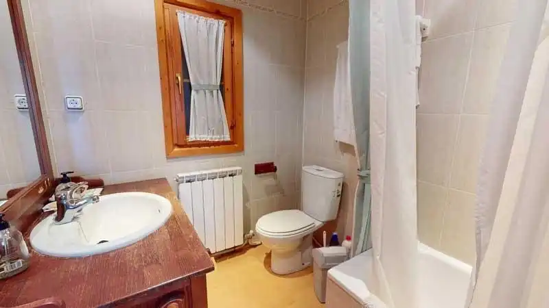 Bany de Casa o xalet en venda en La Muela amb Aire condicionat, Calefacció i Jardí privat