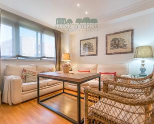 Dormitori de Pis de lloguer en  Sevilla Capital amb Aire condicionat, Parquet i Forn