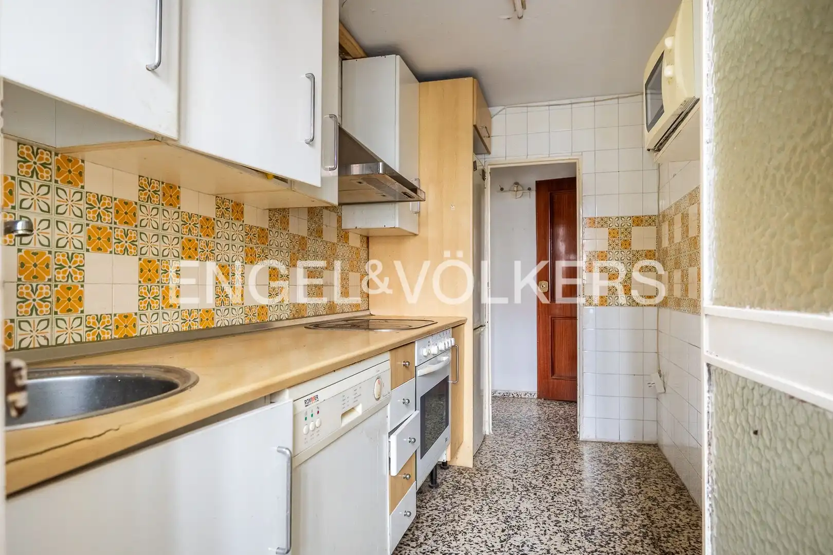 Kitchen of Flat for sale in Sevilla  with Heating, Swimming Pool and Balcony