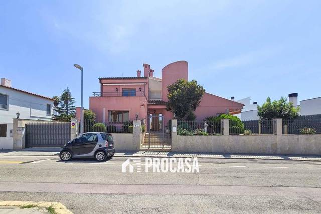 Casa-chalet en Venta en N/A en Nord
