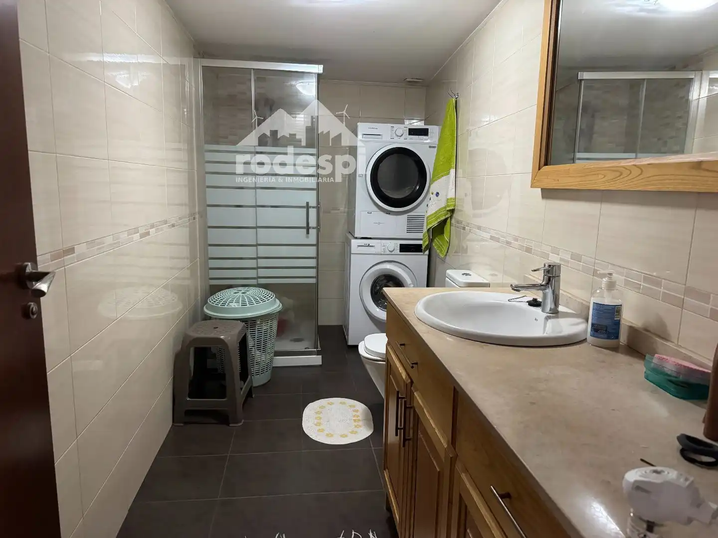 Badezimmer von Einfamilien-Reihenhaus zum Verkauf in Arbo mit Heizung, Abstellraum und Möbliert