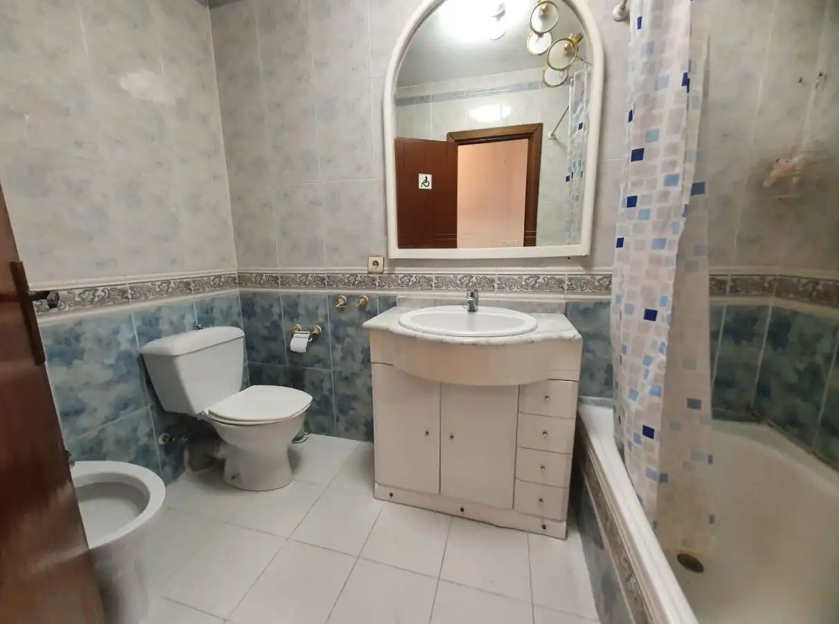 Baño de Piso en venta en Palencia con Calefacción y Terraza