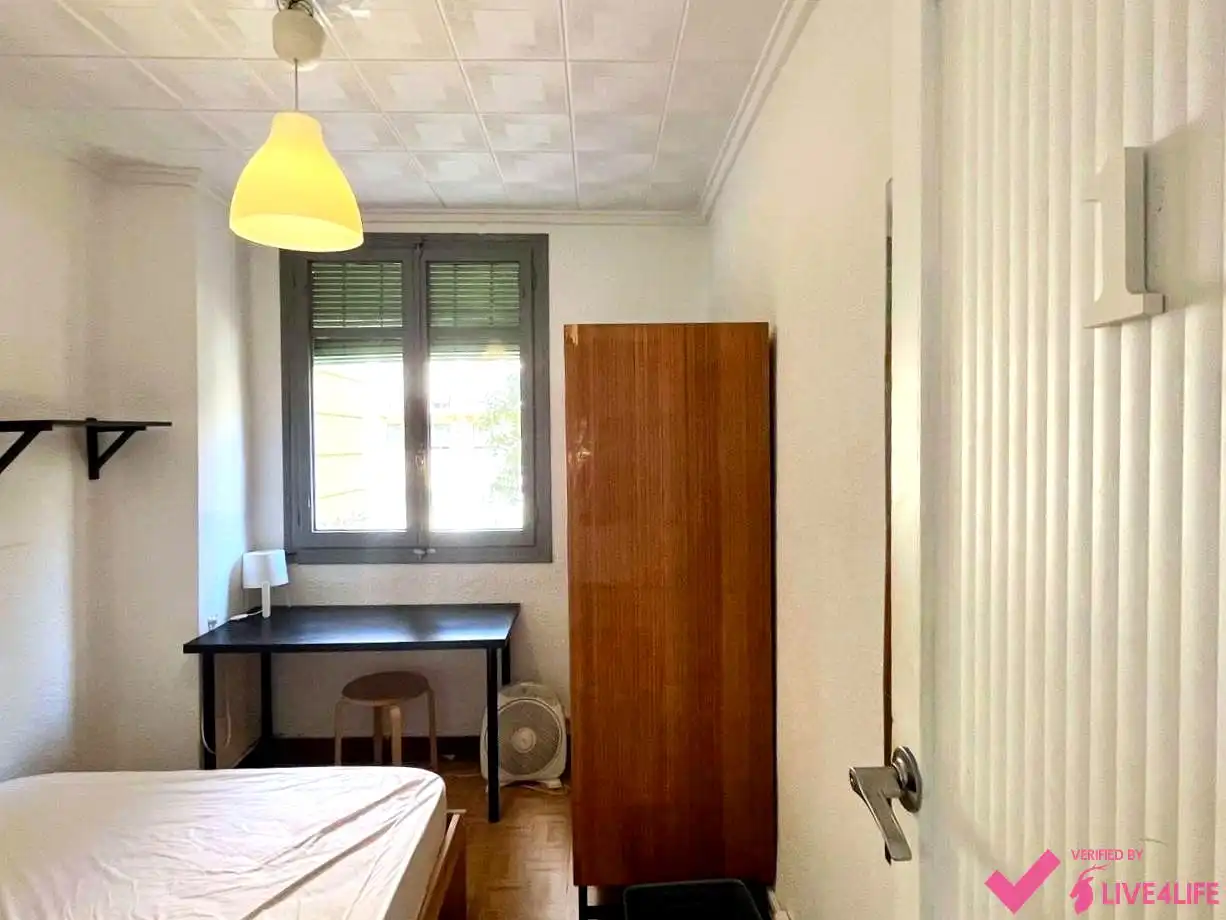 Habitación de Piso de alquiler en Valencia con Jardín privado y Amueblado