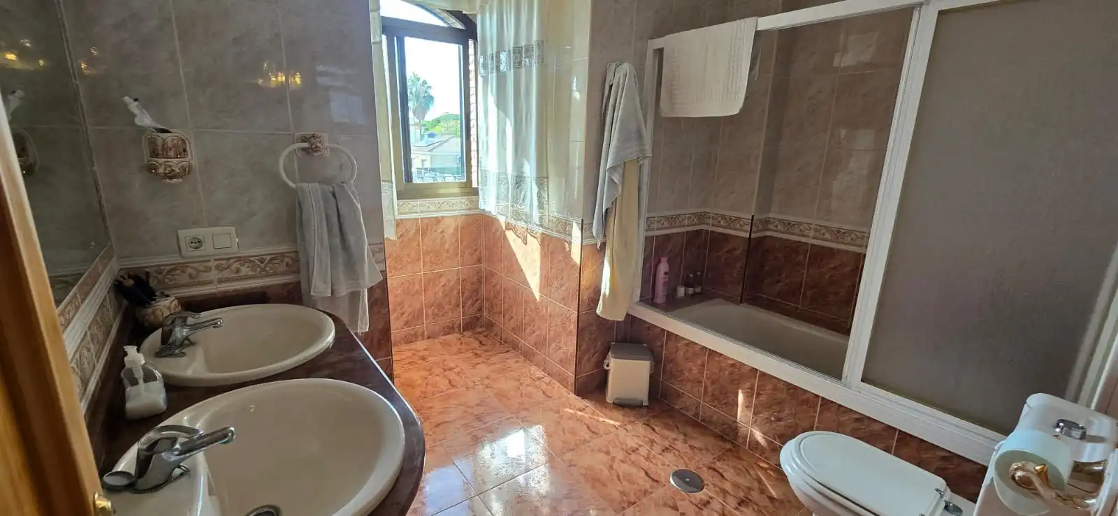 Bany de Casa o xalet en venda en El Puerto de Santa María amb Aire condicionat, Jardí privat i Terrassa
