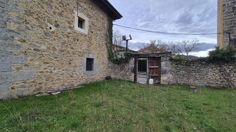 EN VENTA CASA CON JARDÍN EN EL CENTRO DE VILLASANA DE MENA, immagine 2