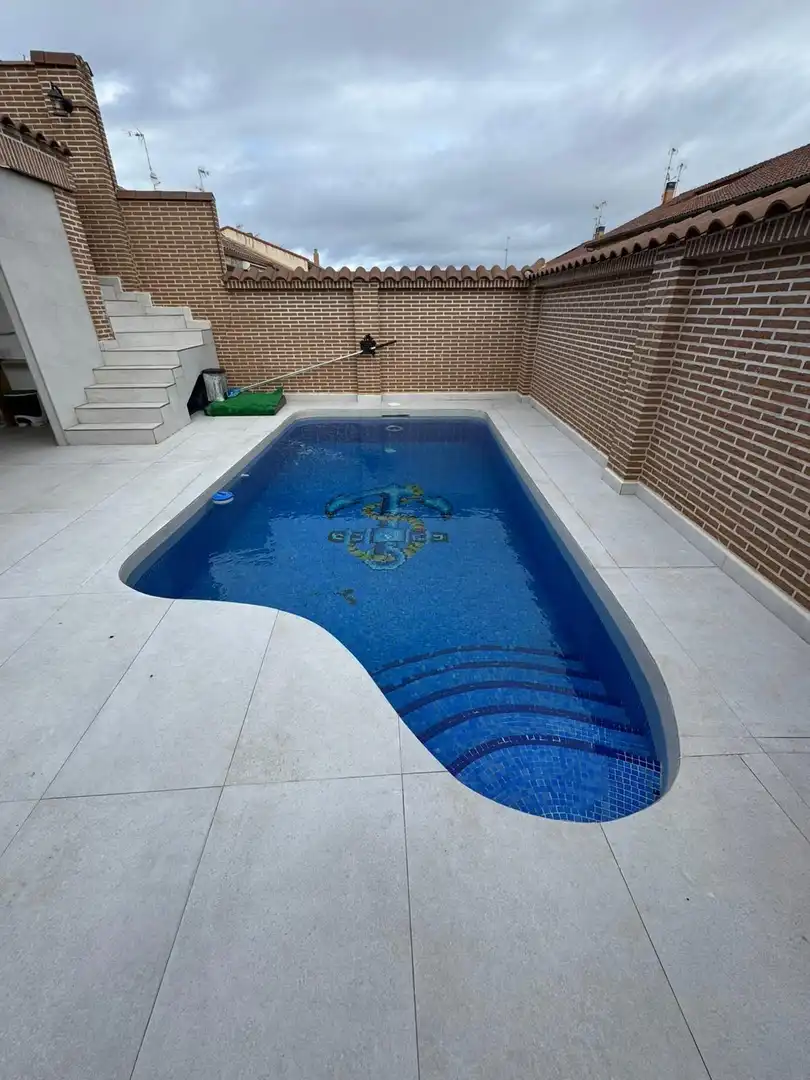 Piscina de Casa o chalet en venta en Navalcarnero con Aire acondicionado, Jardín privado y Terraza