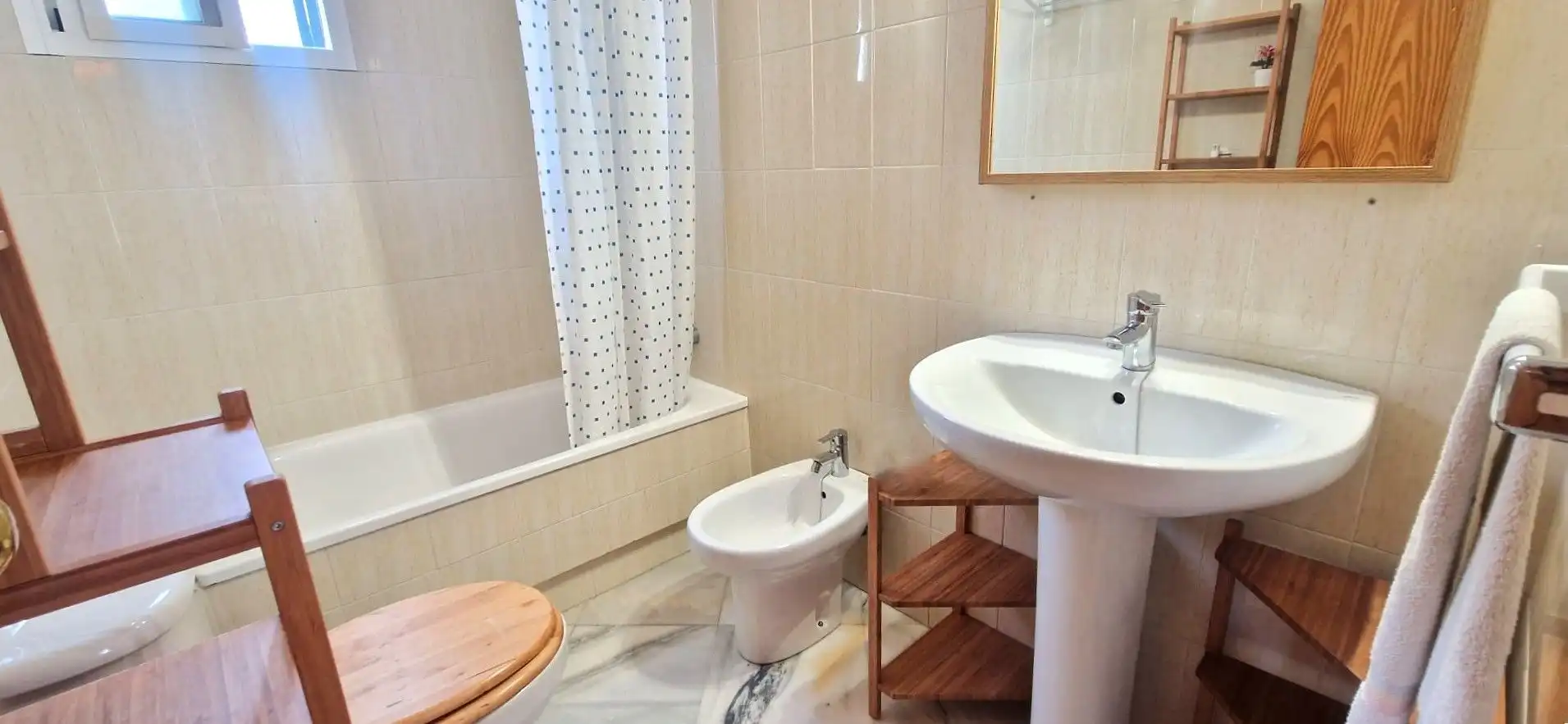 Bathroom of Apartments for rent in El Rompido, Huelva