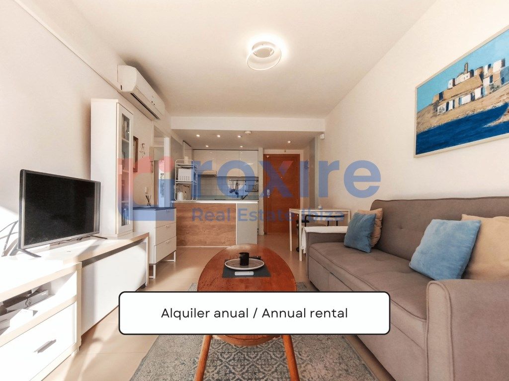 Sala d'estar de Apartament de lloguer en Sant Antoni de Portmany amb Aire condicionat, Moblat i Forn