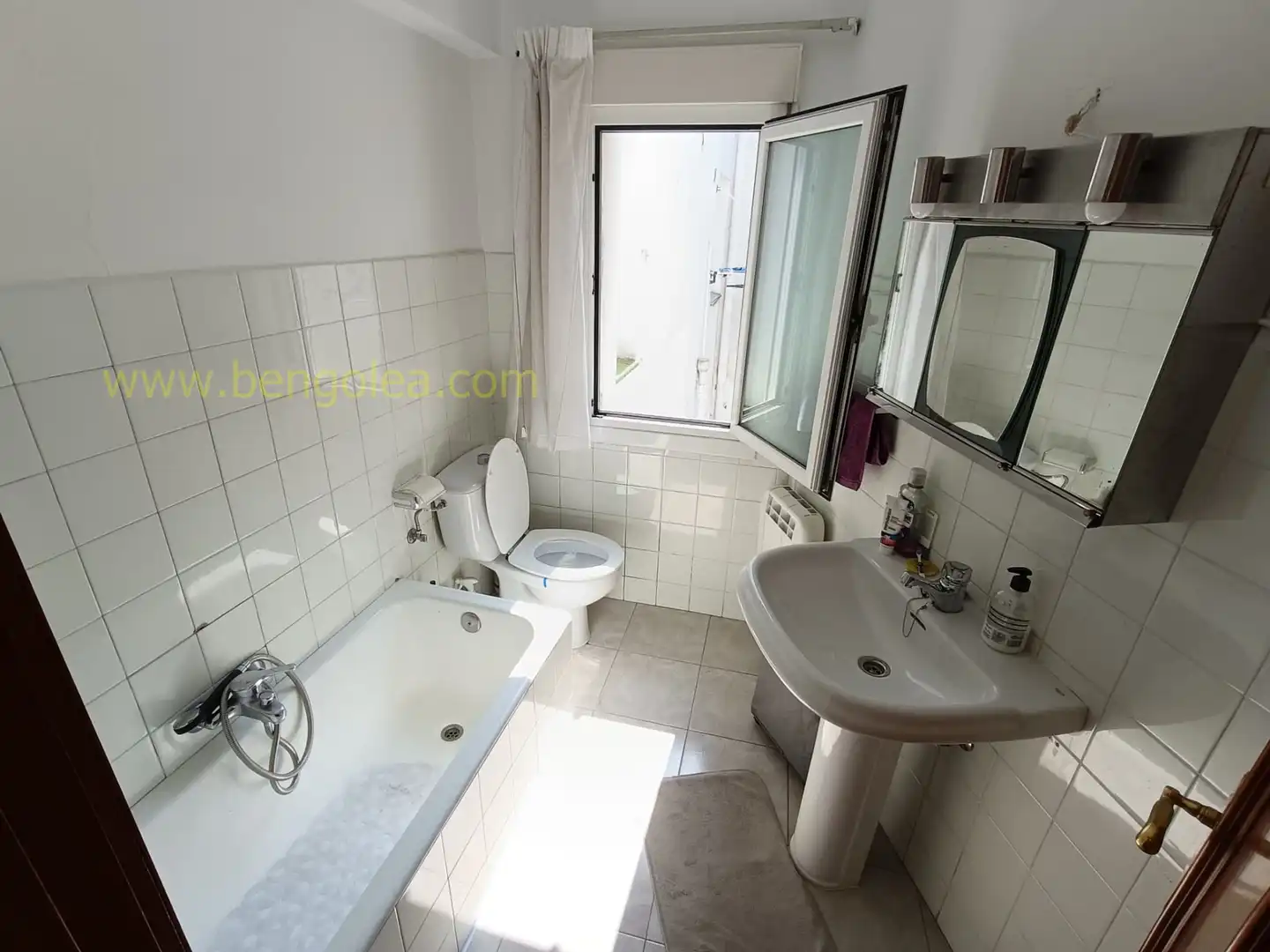 Badezimmer von Wohnung zum Verkauf in Santurtzi  mit Abstellraum und Balkon