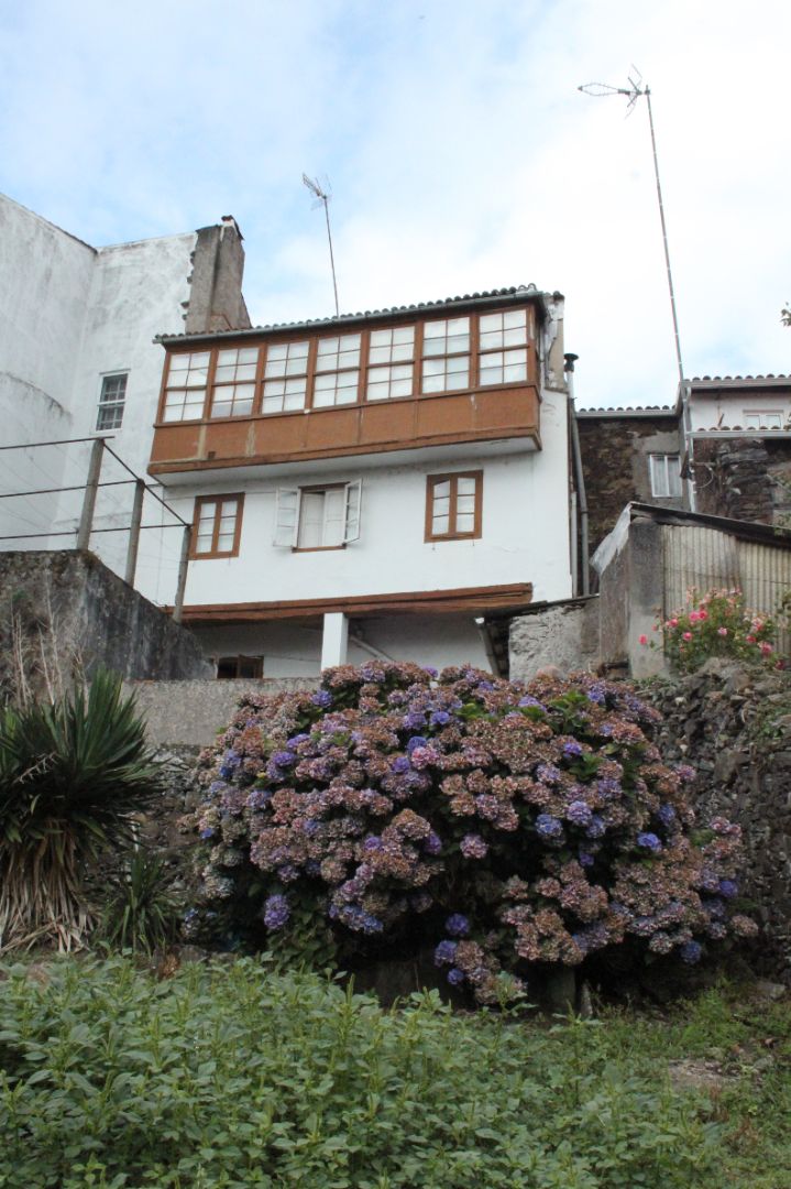 Vista exterior de Casa adosada en venda en Betanzos amb Jardí privat i Balcó