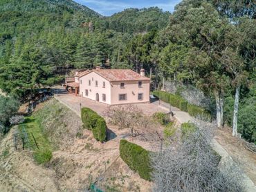 Casa rústica amb jardí en venda a Niàgara Parc - Àgora Parc