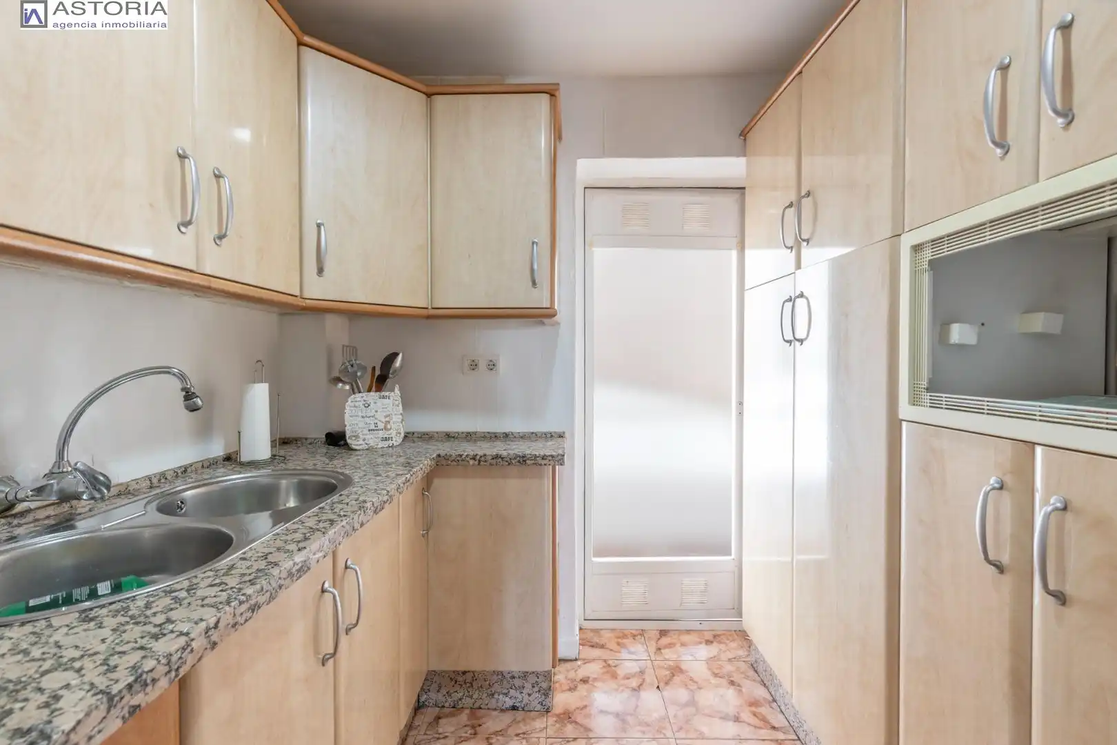 Küche von Wohnung zum Verkauf in Granada mit Klimaanlage und Heizung