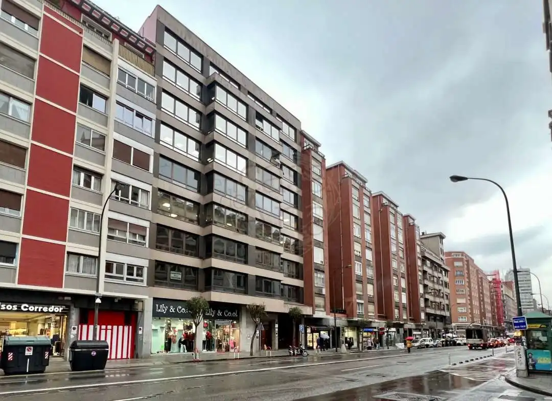 Oficina con ascensor en alquiler en Autonomia Kalea