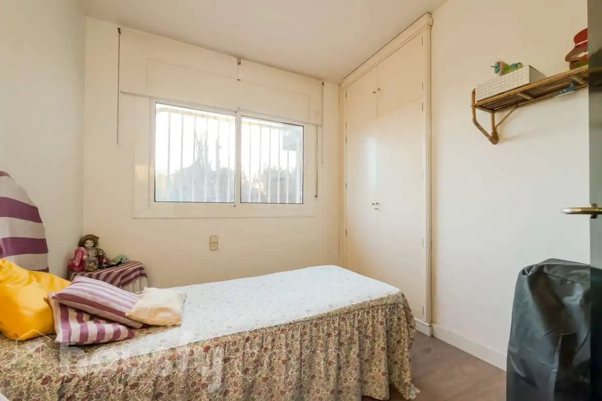 Dormitori de Casa o xalet en venda en Barcelona amb Aire condicionat, Calefacció i Jardí privat