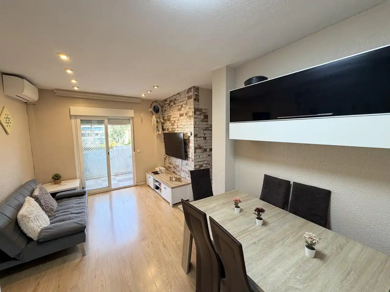Living room of Flat for sale in Torrejón de Ardoz  with Air Conditioner, Heating and Terrace