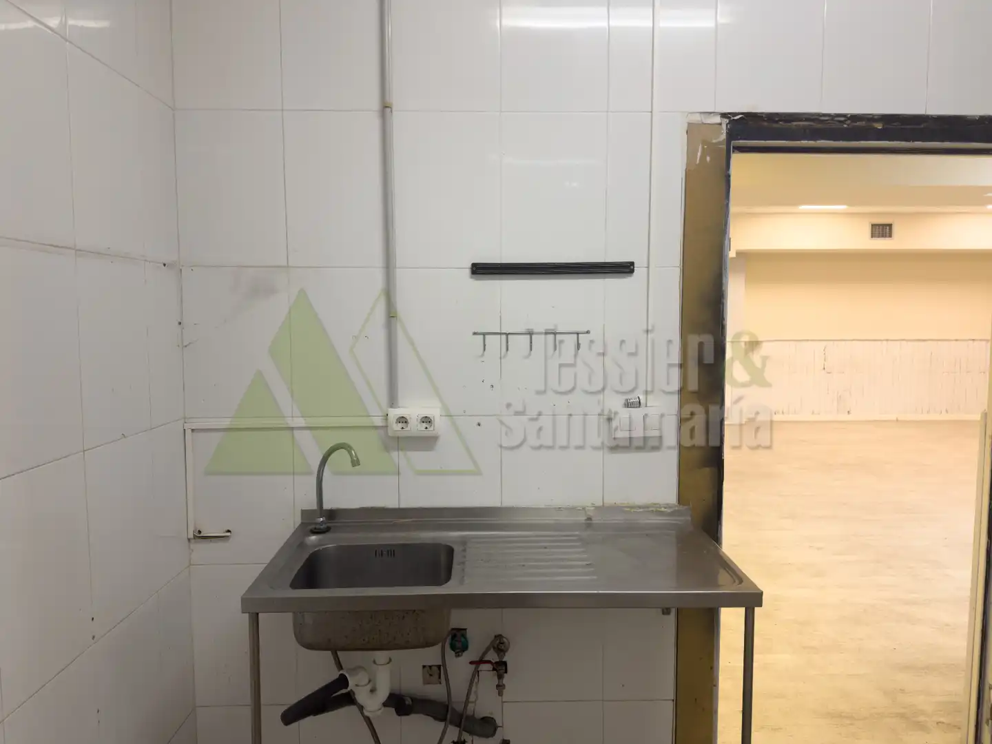 Cocina de Local en venta en Gijón 