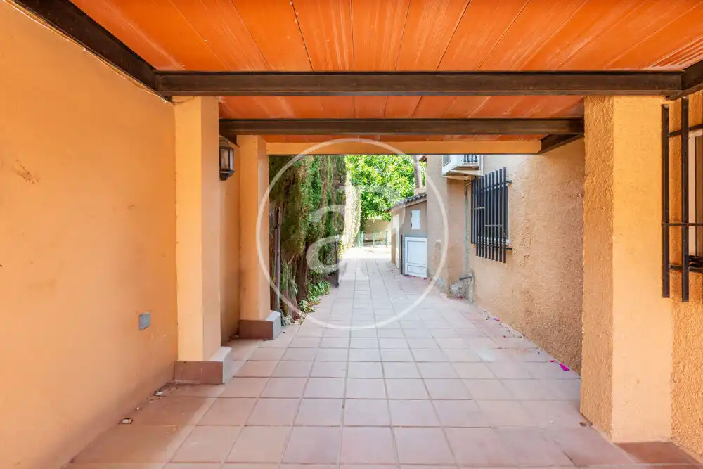 Vista exterior de Casa o xalet en venda en L'Eliana amb Aire condicionat, Calefacció i Jardí privat