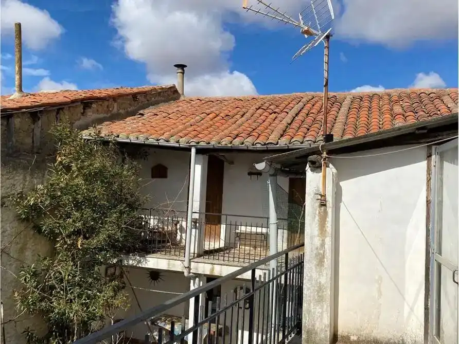 Vista exterior de Finca rústica en venda en Urdiales del Páramo amb Moblat i Balcó