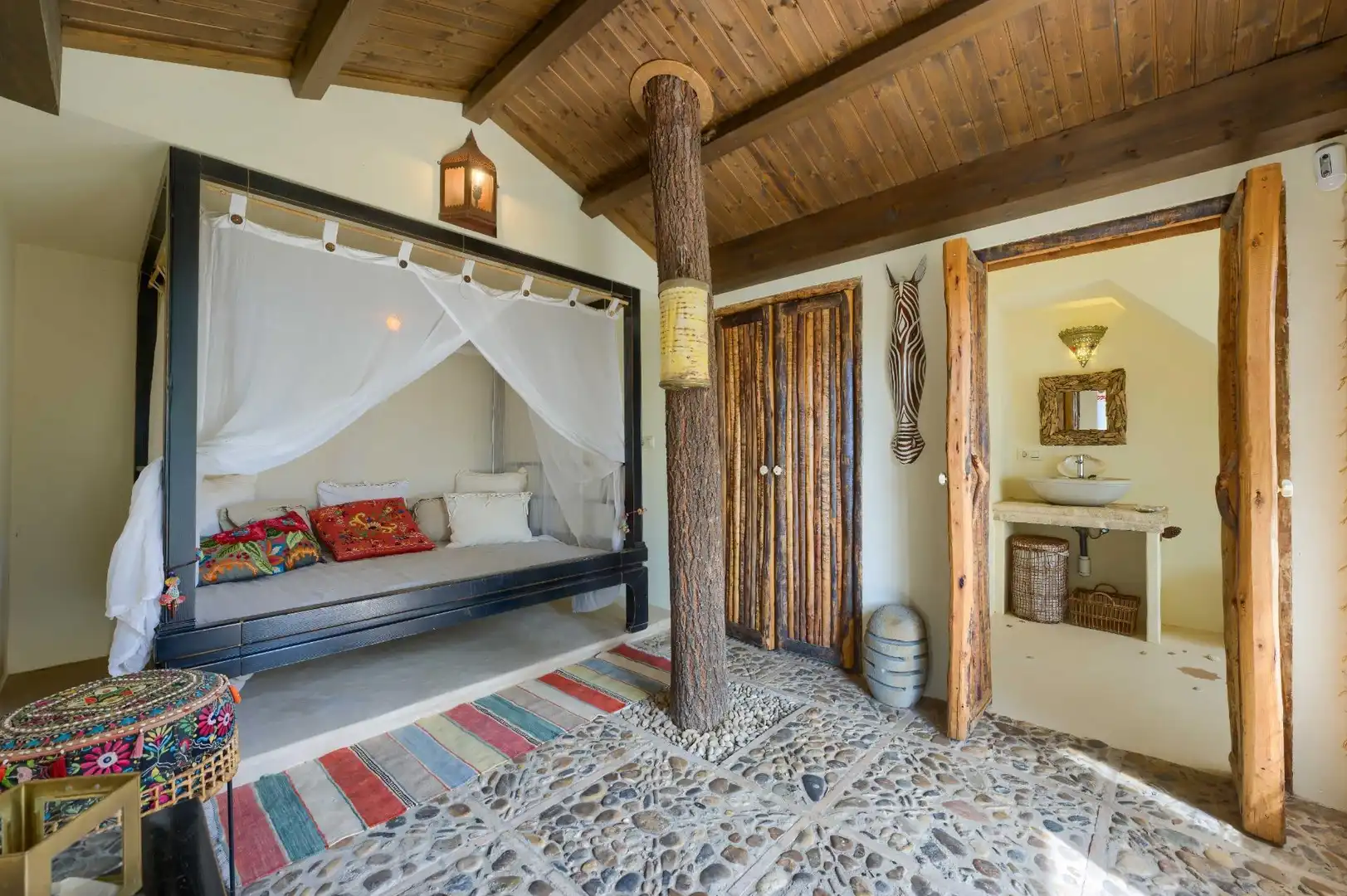 Dormitori de Casa o xalet en venda en Sanlúcar la Mayor amb Aire condicionat, Jardí privat i Terrassa