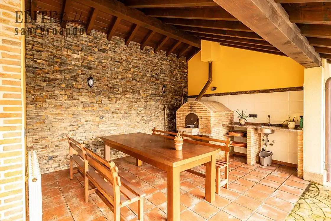 Terrassa de Casa o xalet en venda en Santillana del Mar amb Calefacció, Jardí privat i Piscina