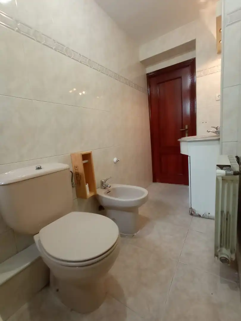 Room in Calle del Poeta Blas de Otero, 83, Ventas