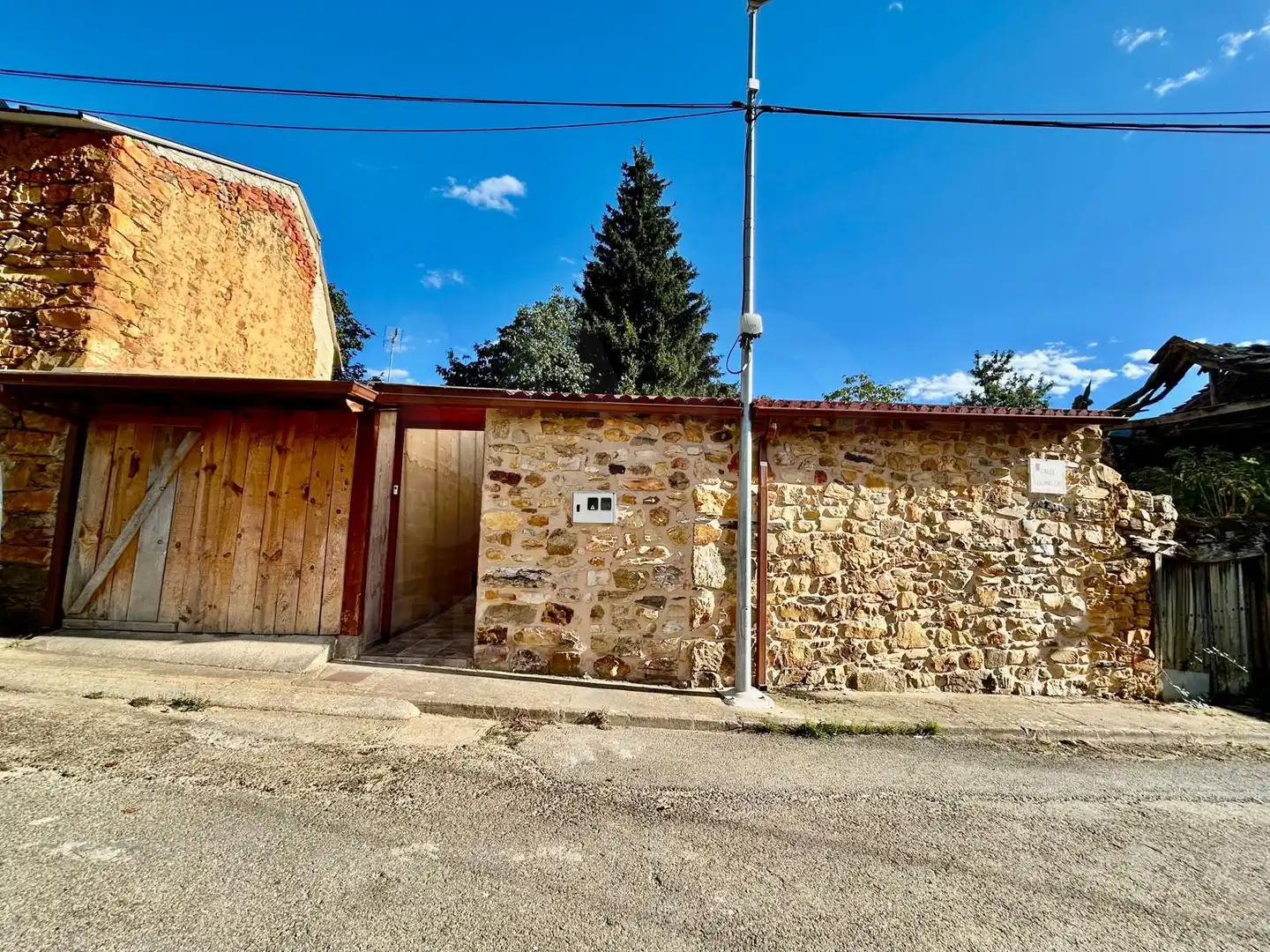 Vista exterior de Casa o xalet en venda en Castrocontrigo amb Terrassa