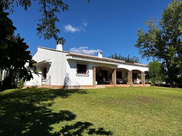 Casa amb jardí en venda a Santa Ana