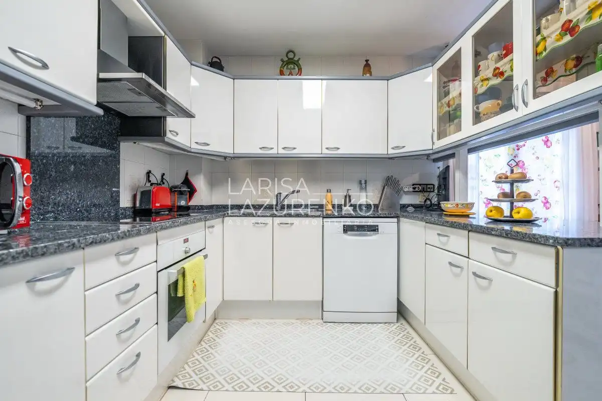 Cuina de Casa o xalet en venda en Tarragona amb Aire condicionat, Calefacció i Jardí privat