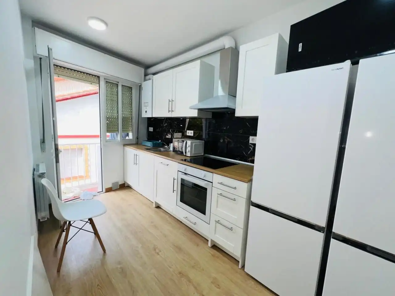 Kitchen of Flat for share in Ourense Capital   with Heating, Furnished and Balcony